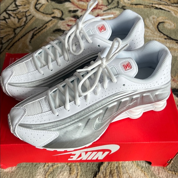 New Nike Shox R4 Sneakers - Picture 7 of 12